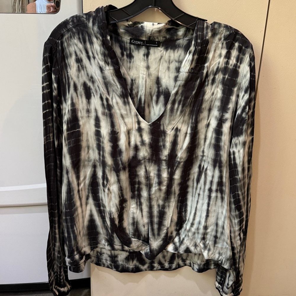 Gypsy 05 Black and White Tie-Dye Blouse
